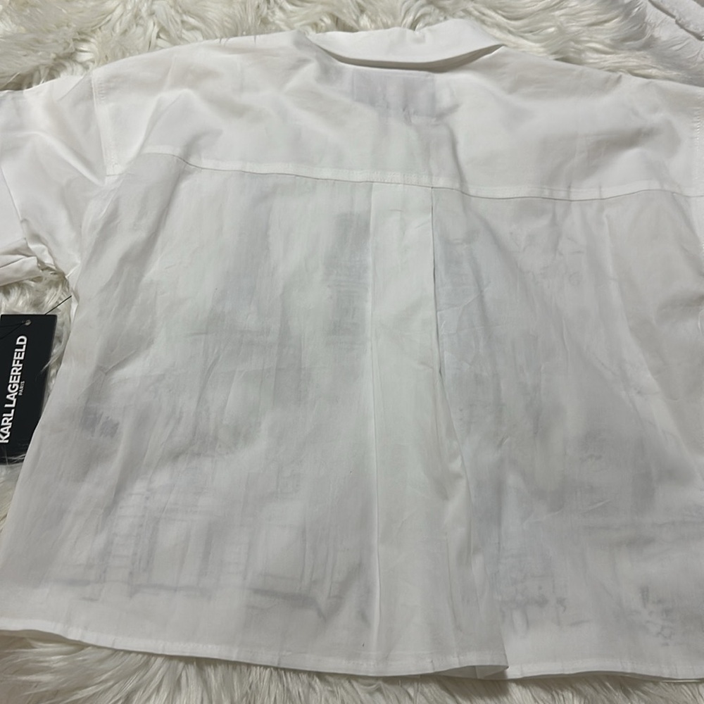 KARL LAGERFELD PARIS Cotton Crop Paris Scene Button-Front Top - Picture 9 of 10